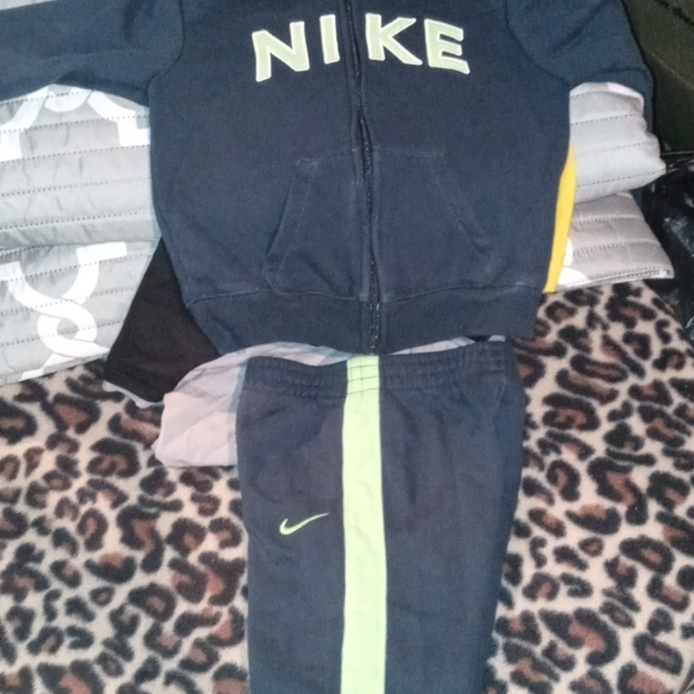 Boys nike sweatsuite